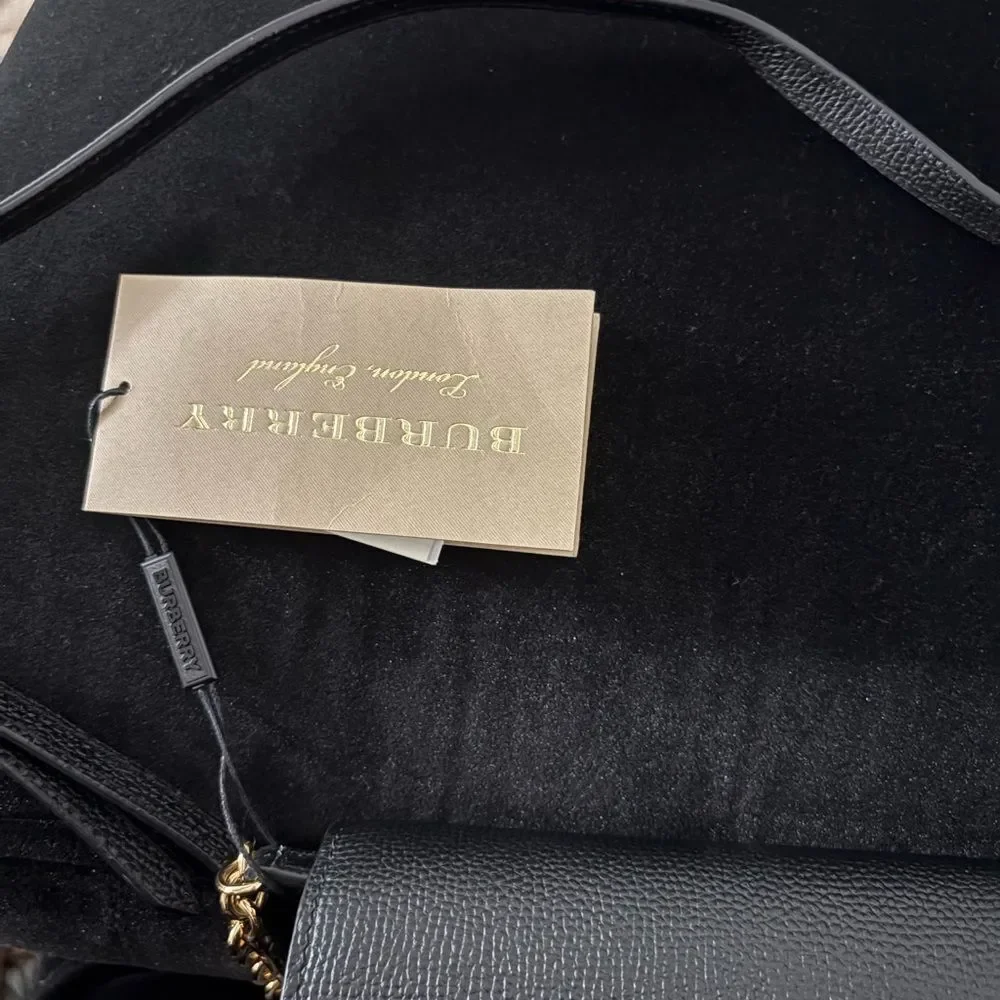 Brand new / tags Burberry Henley Wallet on Chain Leather with House Check Canvas